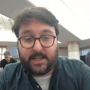 Tristan Champagne-Lessard de l'équipe de Rad et le journaliste Jean-François Thériault