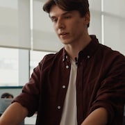 Le journaliste stagiaire Zachary Sanche de l'&eacute;quipe de Rad.