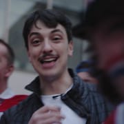 Le journaliste Tristan Lessard-Champagne parmi des partisans du Canadien de Montr&eacute;al.