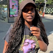 La commentatrice-intervieweuse Ornella Ntaganda de Rad.