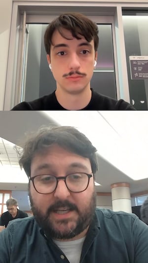 Tristan Champagne-Lessard de l'équipe de Rad et le journaliste Jean-François Thériault