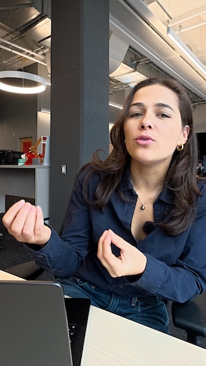 La journaliste Julia Pagé de l'équipe de Rad.